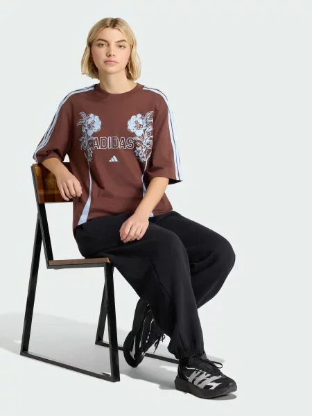 Футболка adidas коричневий