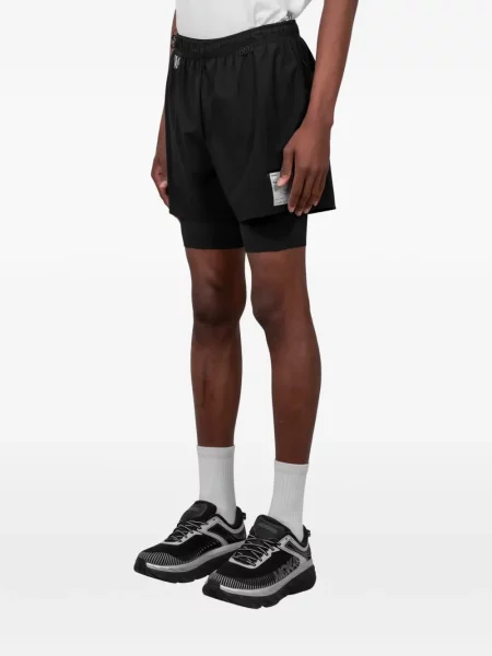 Pantaloni scurți Satisfy negru