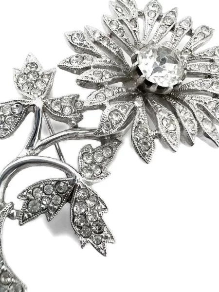 Брошка Jennifer Gibson Jewellery на цветя сребристо