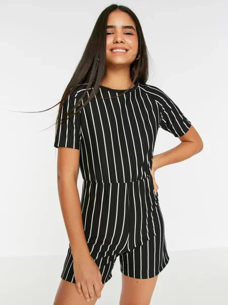 Trendyol Комбінезон з шортами чорний