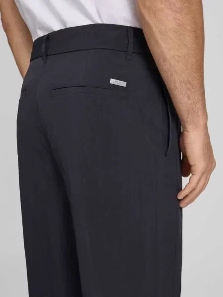 Spodnie z kieszenią z tyłu i detal z logo Armani Exchange granatowe