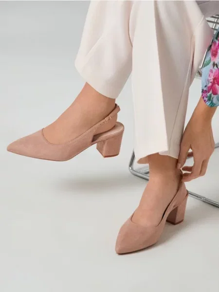 Туфлі на з відкритою п’ятою та устілкою з домішкою шкіри нюдовий