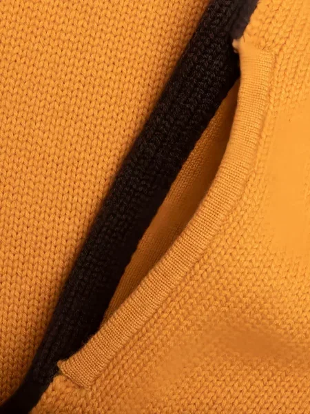 Pruhované pletené tepláky Rhude žluté