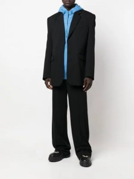 Vienakrūtis švarkas Vetements juoda