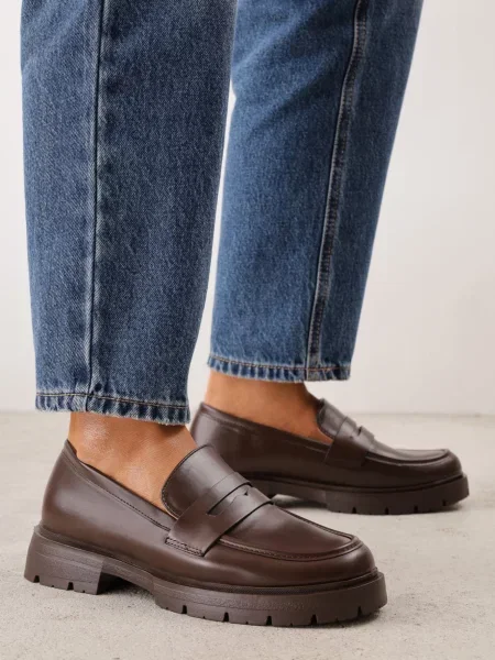 Mocasini eleganți VICES cu decupaj decorativ Evrarda maro