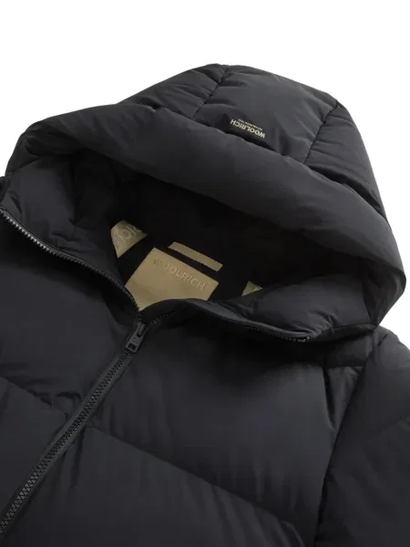Geacă cu puf Woolrich cu glugă negru