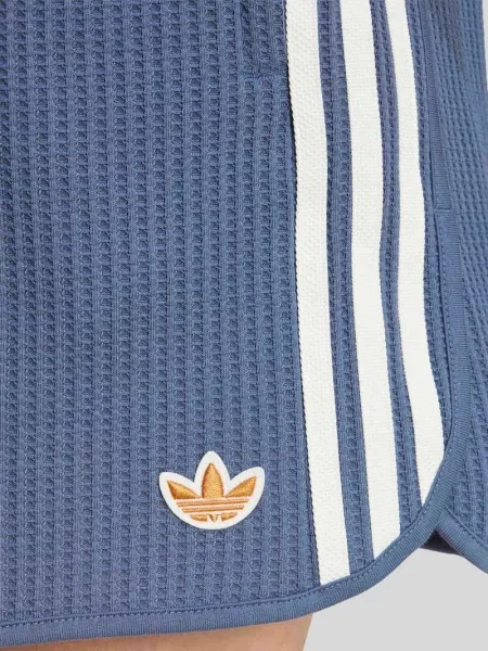 Adidas Originals szorty dresowe z bawełną niebieskie
