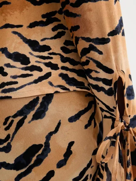 Блузка Never Fully Dressed візерунок коричневий