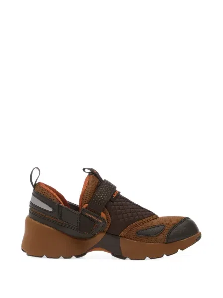 Sneakerși Jordan maro