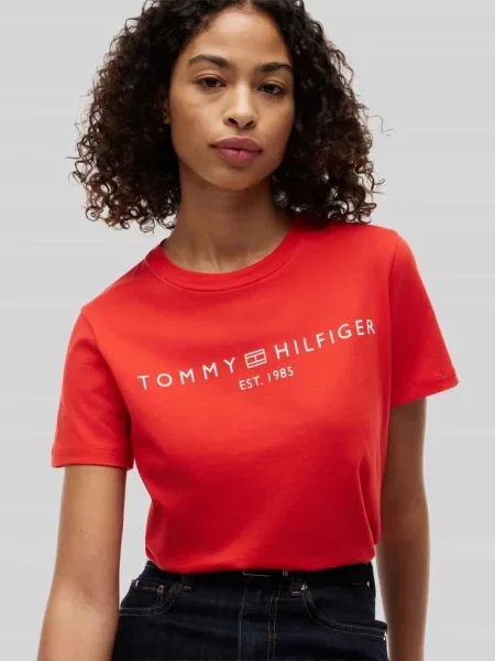 Krój regular fit t-shirt z czystej bawełny z nadruk z logo Tommy Hilfiger czerwona