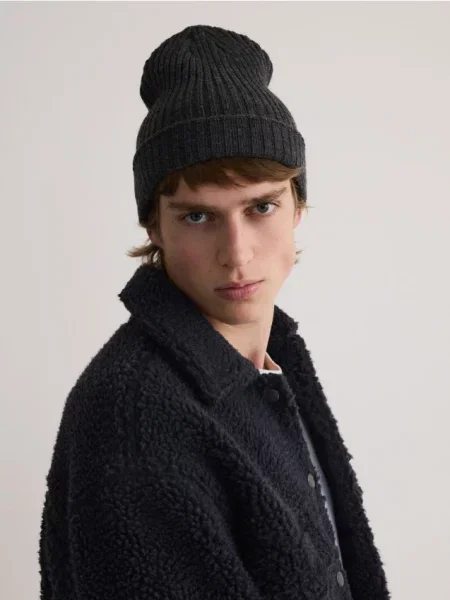 Шапка Reserved серая