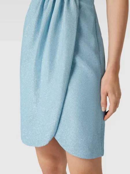 Sukienka koktajlowa w kopertowym stylu Luxuar błękitna