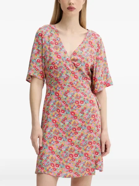 Rochie Rip Curl cu model floral cu imagine plic roz