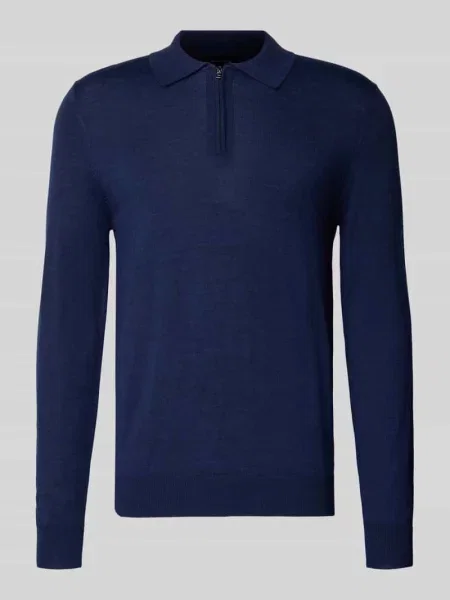 Sweter z dzianiny o kroju regular fit z mieszanki wełny z wykładanym kołnierzem Christian Berg Men granatowy