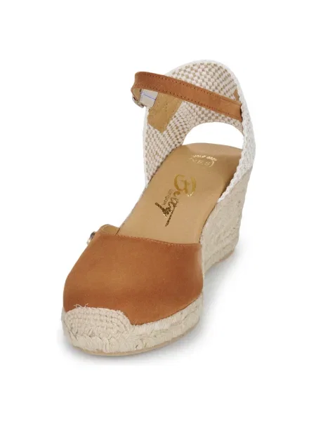 Pantofi Betty London maro