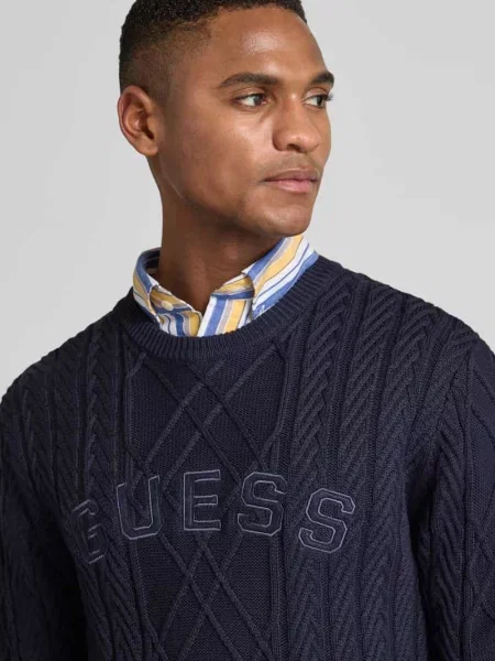 Sweter z dzianiny z Mieszanka bawełny i modalu Guess granatowy