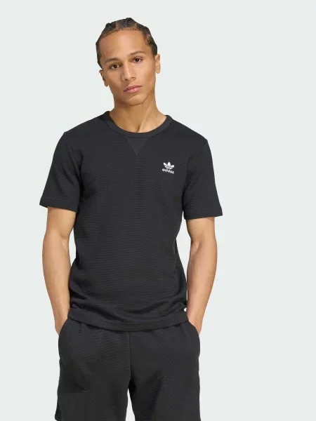 Футболка adidas чорний