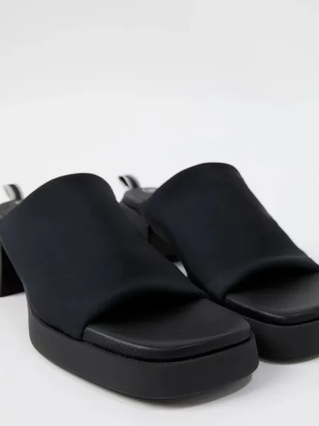 Шлепанцы Miista