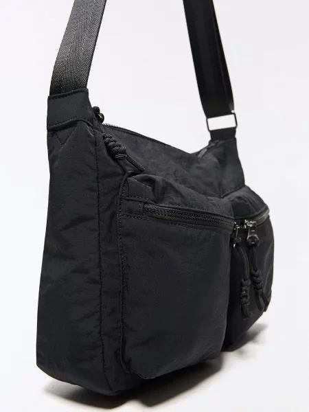 Bershka Geantă de umăr negru