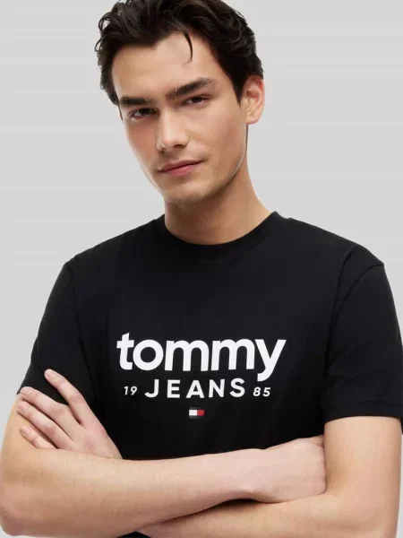 T-shirt o kroju relaxed fit z czystej bawełny z napisem z logo Tommy Jeans czarna