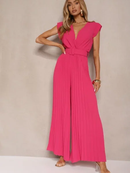 Fuksjowy Kopertowy Kombinezon Wide Leg Zdobiony Plisami i z Klamrą Salirella różowy