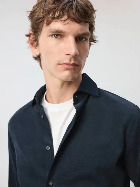 Koszula slim fit z mikrosztruksu ciemnogranatowy Mężczyzna S MANGO MAN