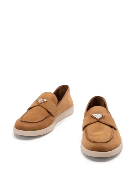 Pantofi loafer Prada din piele de căprioară maro