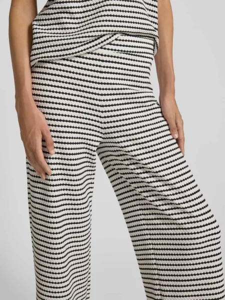 Spodnie materiałowe o kroju relaxed fit z bawełną S.oliver Red Label granatowe