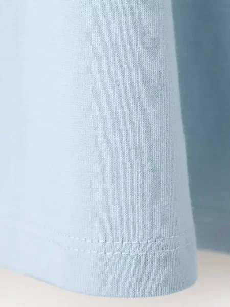 Koszulka relaxed fit z haftem Dzieci lata MANGO KIDS błękitny