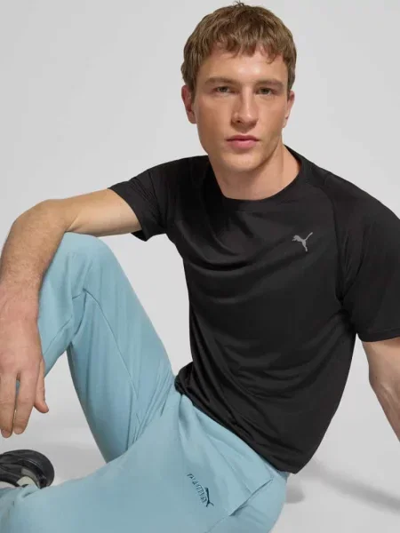 T-shirt z nadrukiem etykiety Puma Performance czarna