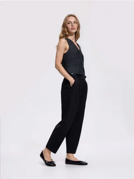 Reserved Pantaloni cu o curea decorativă negru