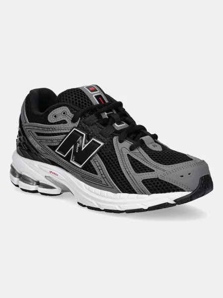 Маратонки New Balance черно