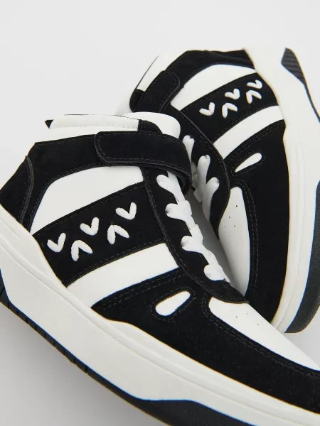 Кроссовки Reserved белые