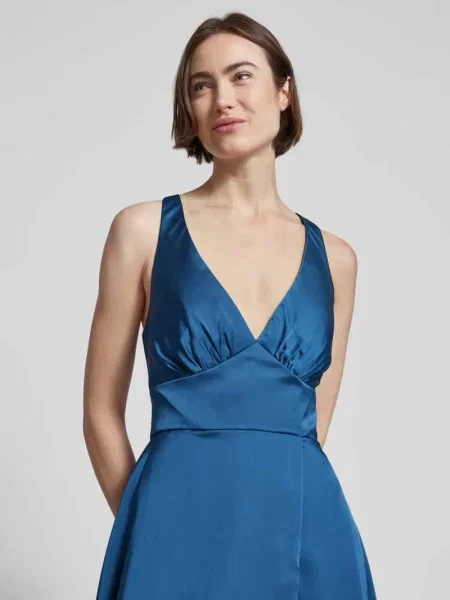 Sukienka wieczorowa z dekoltem w serek Luxuar Fashion błękitna
