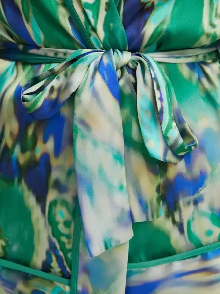 Top Simona Corsellini cu imagine cu gradient verde