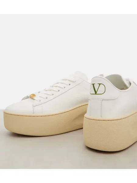 Sneakerși Valentino Garavani din piele cu platformă alb