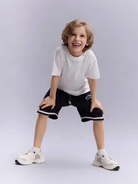 Reserved Pantaloni scurți cu imprimeu negru