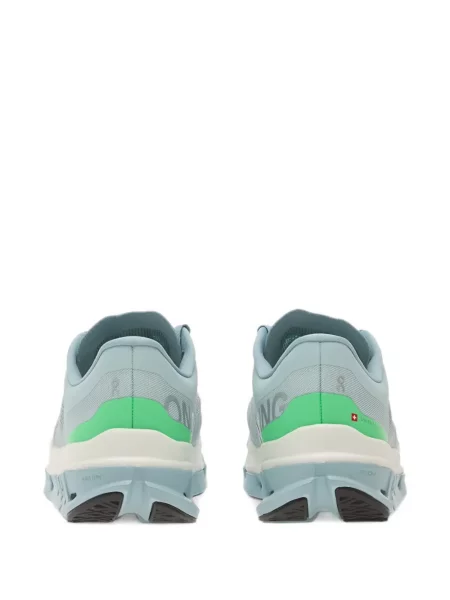 Sneakerși On albastru