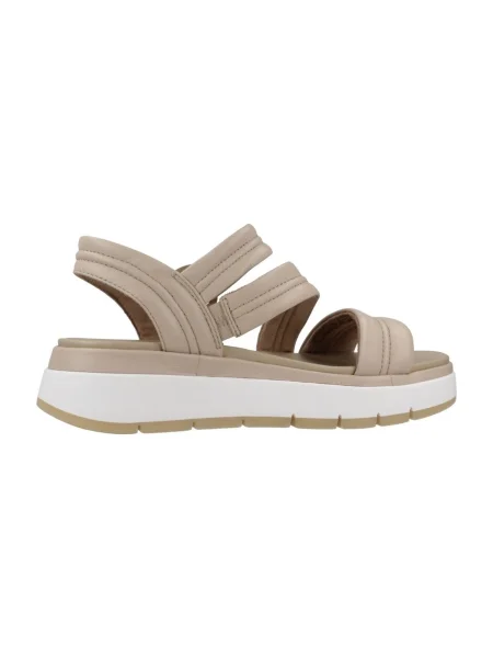 Pantofi Clarks bej