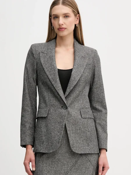 Pedro del Hierro sacou din lână un singur rând de melanj gri