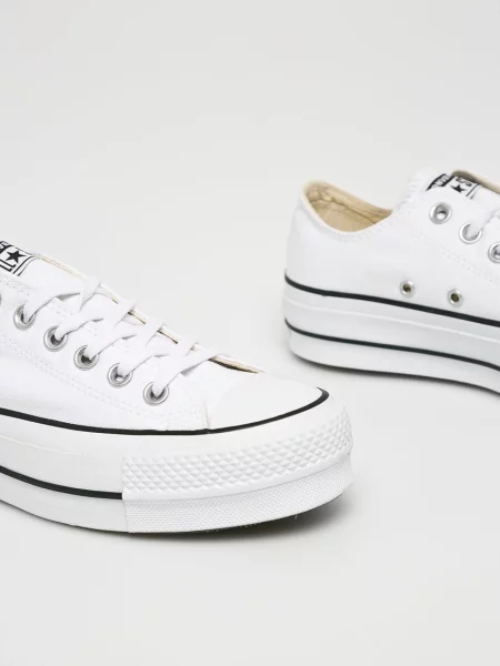 Plátené tenisky Converse Chuck Taylor All Star na platforme biela