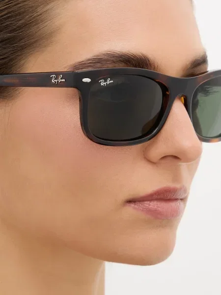 Ray-Ban napszemüveg barna