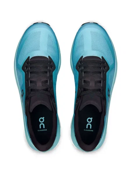 Sneakerși On albastru