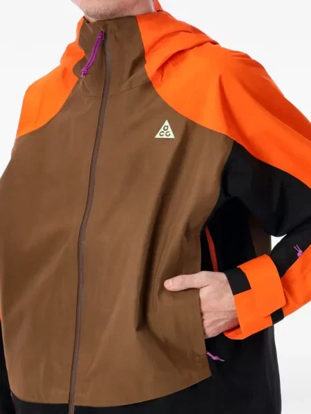 Sweter Nike zamszowy plisowany z nadrukiem brązowy