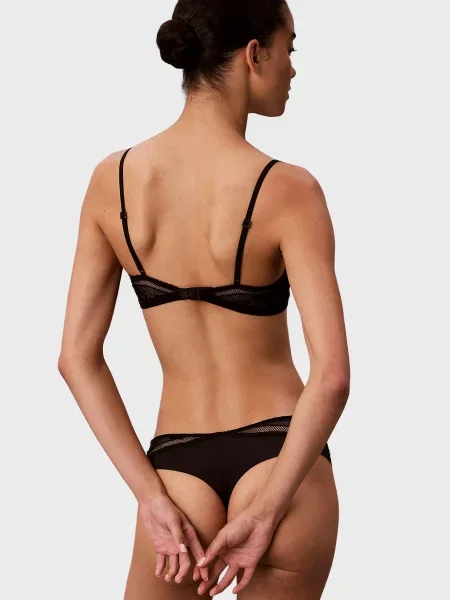 Стринги Calvin Klein черные