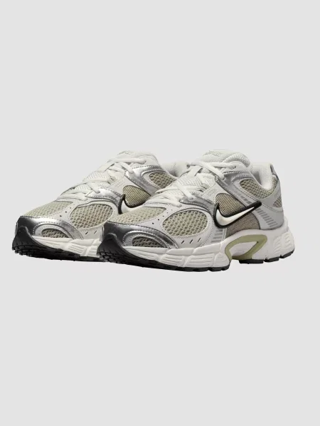 Повседневные кроссовки Nike бежевые