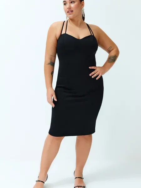 Pletena ljubki vrat midi obleka Trendyol črna