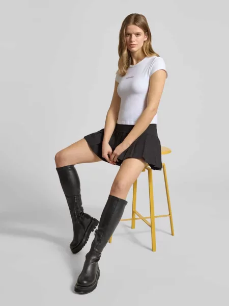 T-shirt z okrągłym dekoltem i nadrukiem z logo marki Calvin Klein Jeans biała