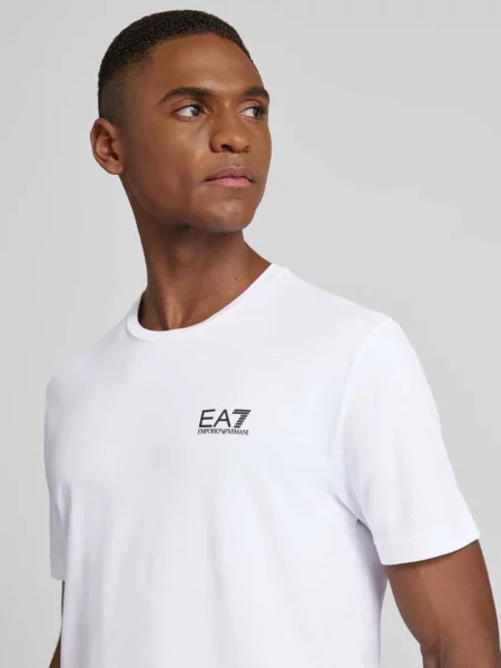 T-shirt z nadrukiem etykiety Ea7 Emporio Armani biała