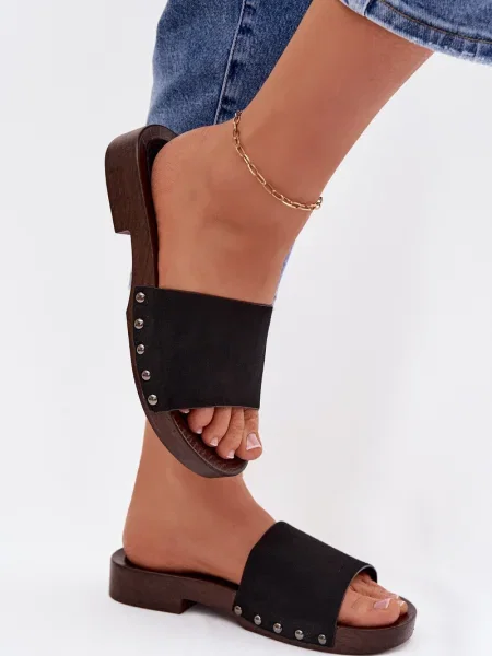 Pantofle Boto na nízkém podpatku s nýty černé